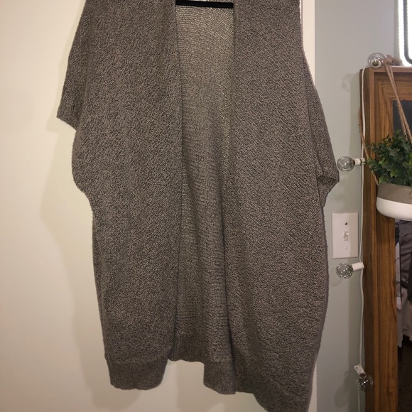 Brand new Aritzia cardigan!!🤍 - Picture 1 of 2